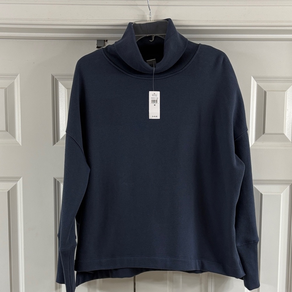 NWT! GAP Split Hem Turtleneck Sweatshirt/Top. Deep Sailor Blue.  Fleece Lined. M